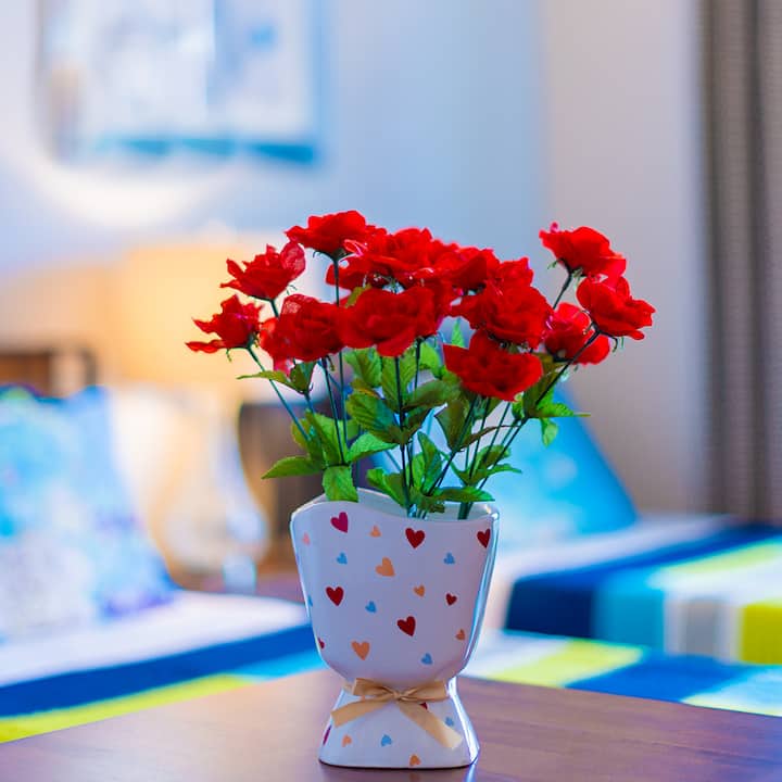 Feels like an elegant mini-hotel (C)