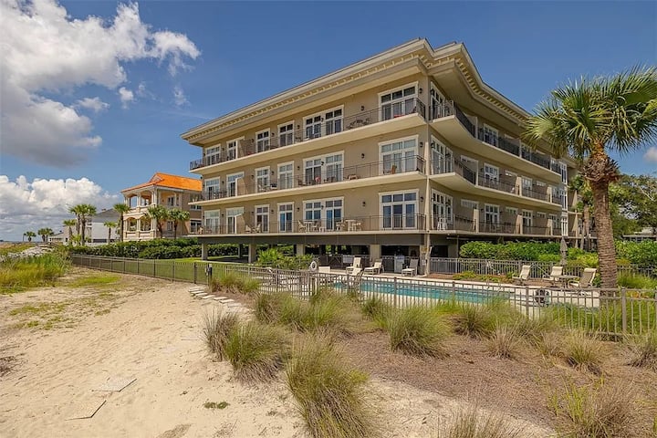 2 Bdrm 2 bath Beachfront Condo in St Simons Island