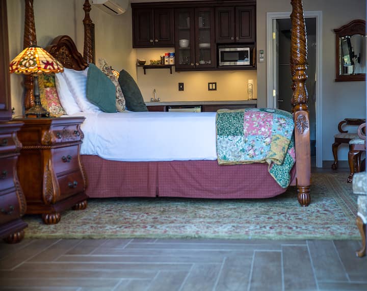 B&B Private Suite - Queen Bed - Easy Walking Distance to Free Springdale/Zion National Park Shuttle