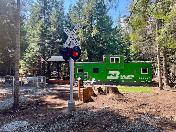 Pet friendly remodeled train caboose with hot tub