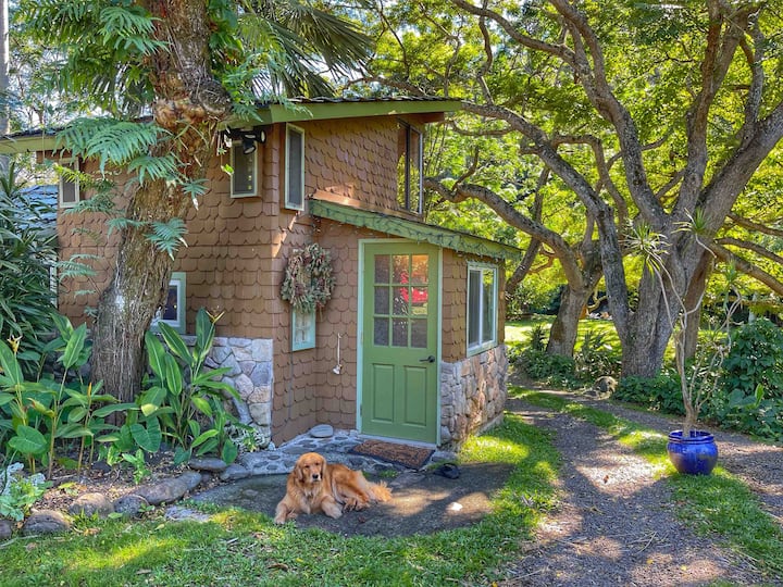 Adorable Gingerbread House Farm Stay, Makawao