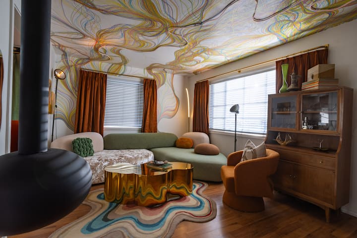 Unique Immersive Stay • 2 Kings + Private Patio
