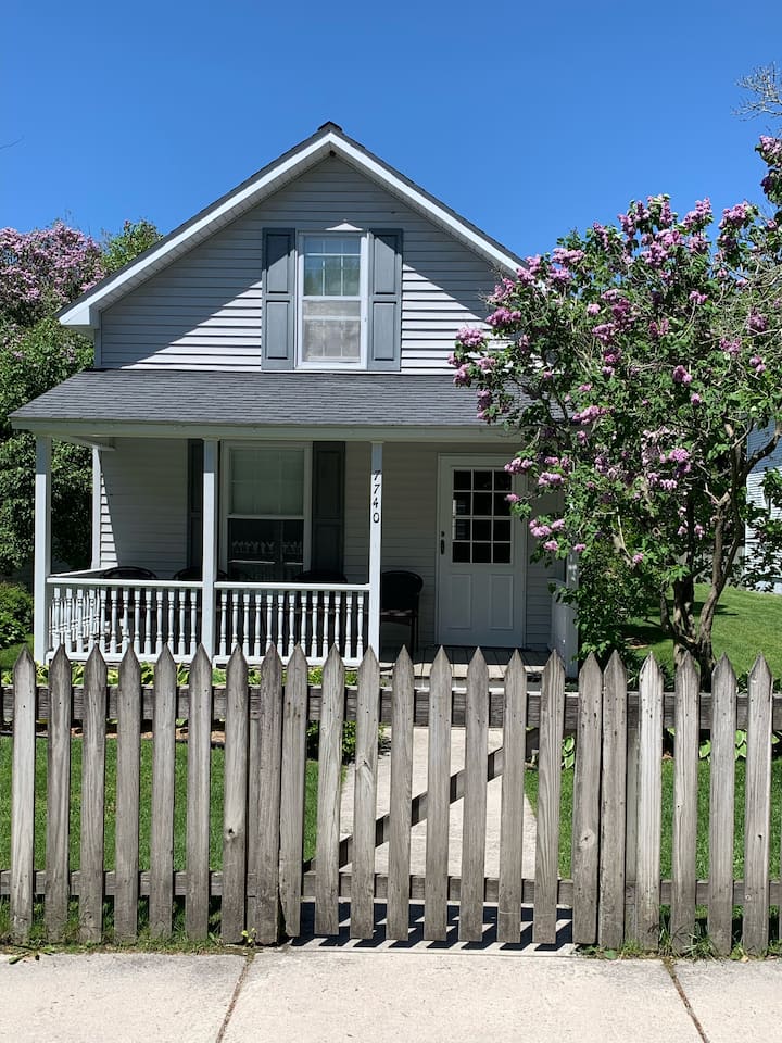 Charming 2-Bedroom Cottage
