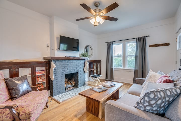 1926 Duplex | Near U of A | 1 BR & 1 BA | Cozy