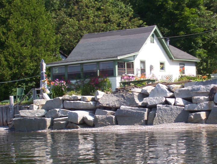 Belfast Ocean Front Cottage