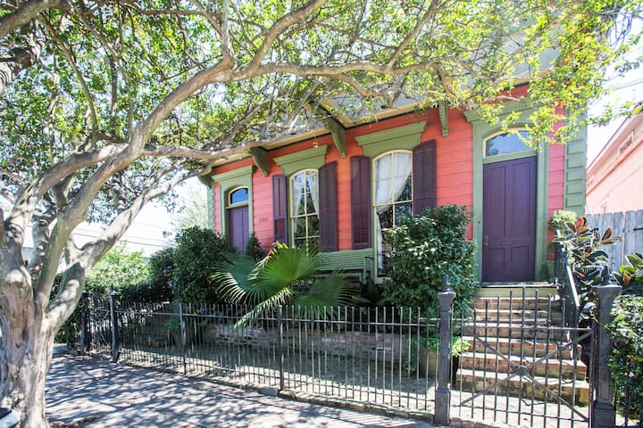 Irish Channel Apartment off Magazine Street