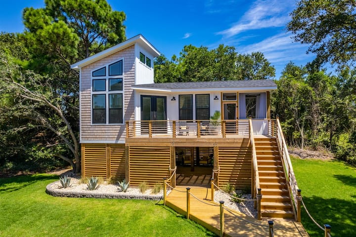 The East Coast Host - OBX Treehouse