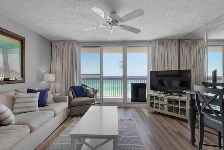 Breathtaking views! 2024 updated condo in Destin