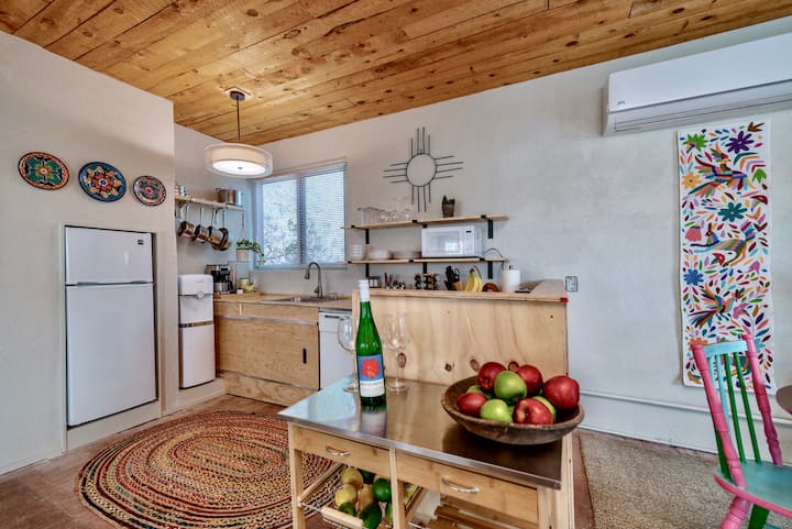 Magical Desert Casita with Stargazing & Hiking!