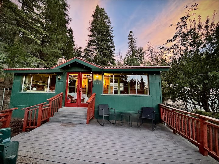 Squirrel Palace | Cozy Mountain Retreat