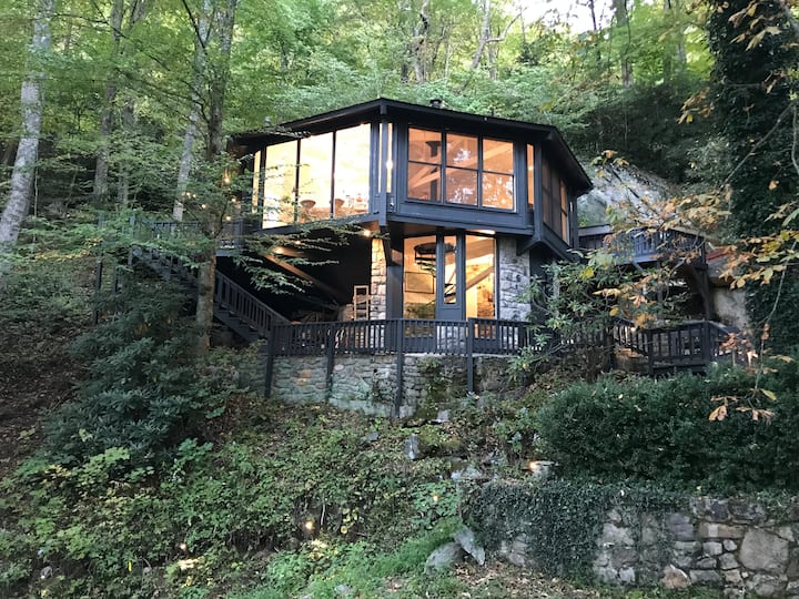 Glass Treehouse: waterfalls, boulders, hot tub