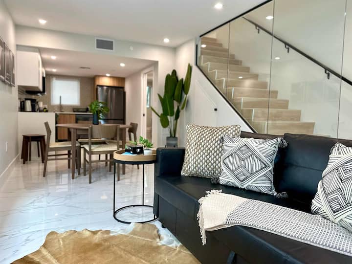 South Beach 2BD 2.5BTH Townhouse