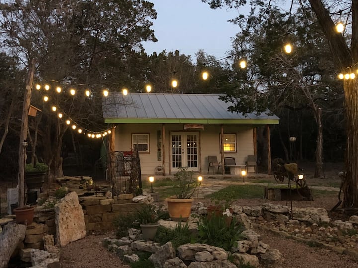 Milda’s She Shed (Cozy Cabin)
