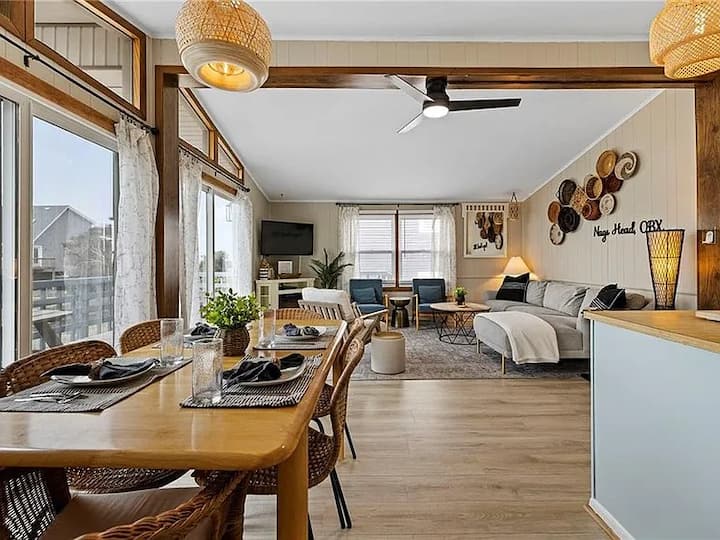 Classic Nags Head Beach Escape, Hot Tub, Bay Views