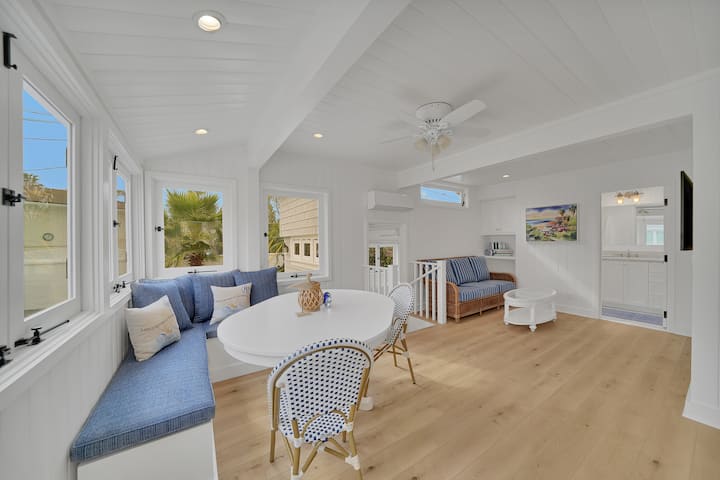 Lovely Designer Cottage - 3 Min. Walk to Beach!