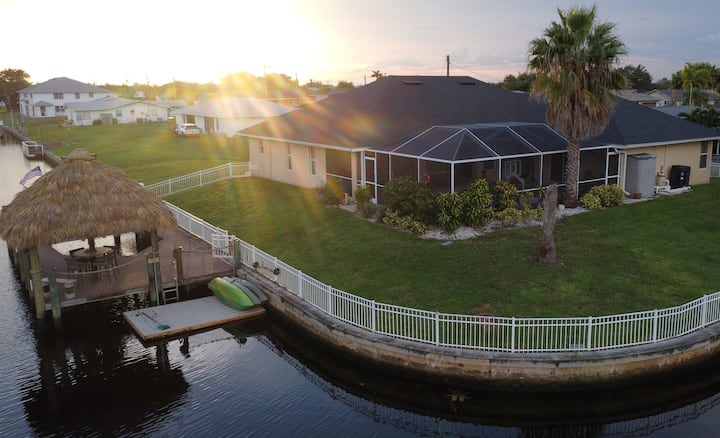 Tiki, Kayaks, Heated Pool, Canals, Fishing, Fenced