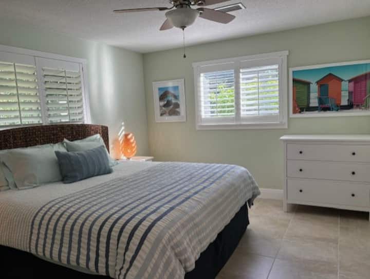 Topical Retreat: A Private & Cozy "Hidden Gem"
