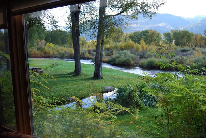 Creek-view studio overlooking Hermosa Creek