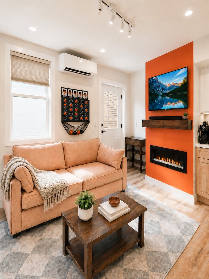 Studio Near Logan, Hot Tub & Private Entrance