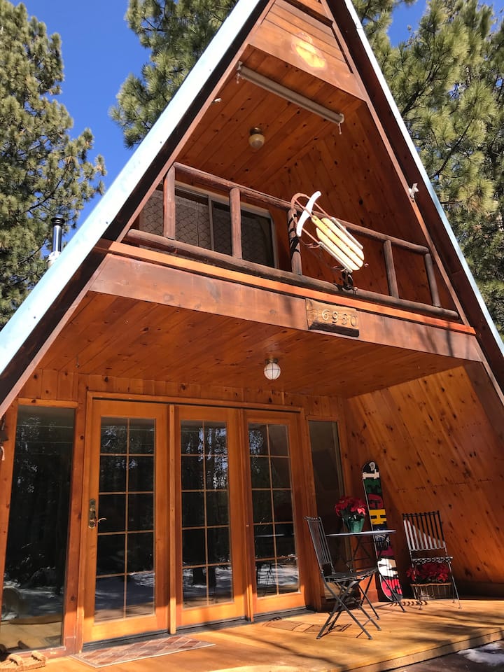 Quaint A-Frame Cabin close to Mt Bachelor