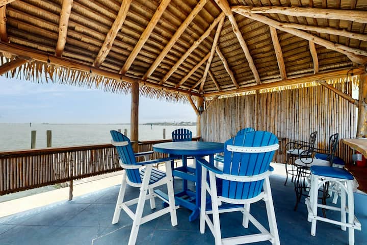 2BR bay-view condo with bayside deck, shared pool