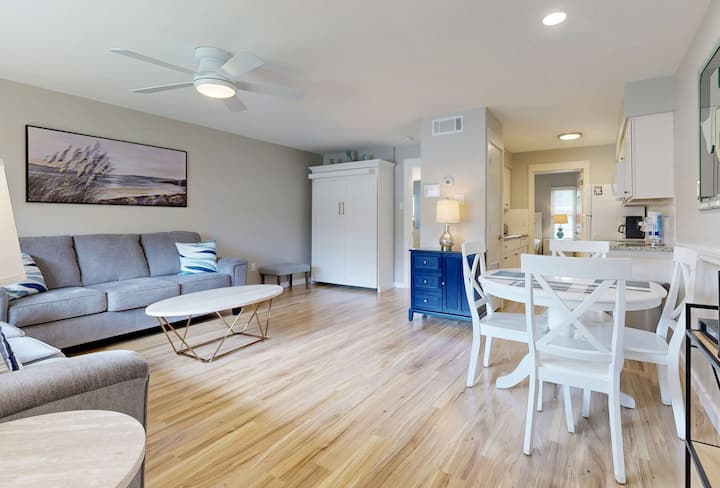 CC131 Sared Pool, Walk to the Beach, Pickleball