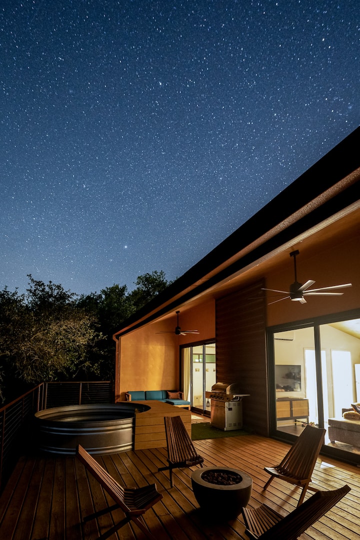 Hill Country Cabin • Pool, Firepit, Stars • Austin