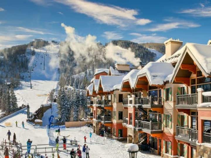 Vail Ski-In Ski-Out Sleeps 4 with hot tub & pool