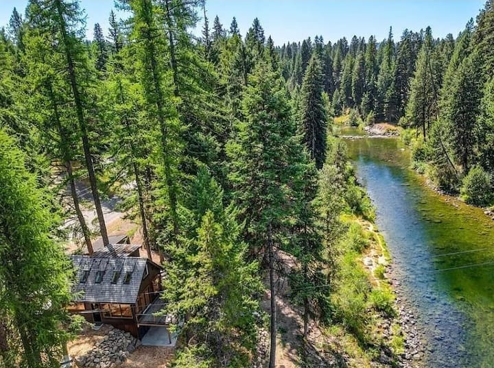 Alpine Riverfront Cabin!