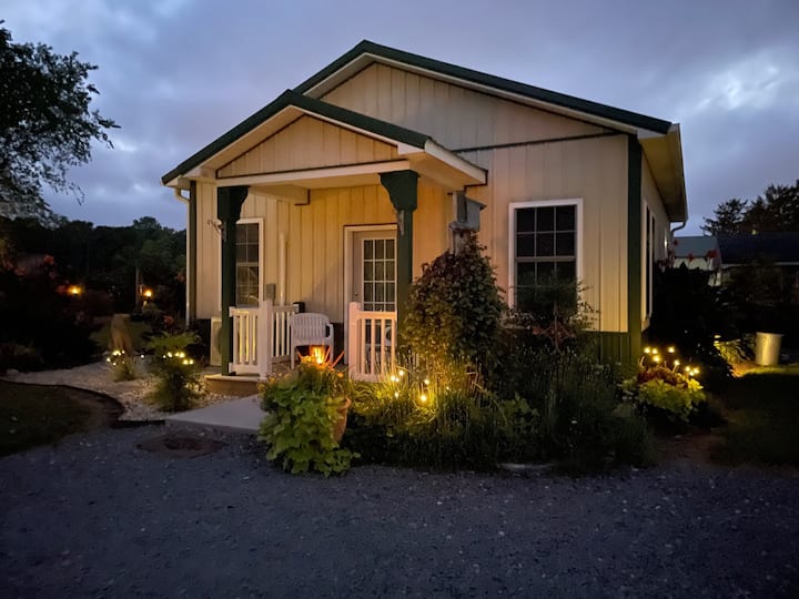 Unique Creative Private Cottage Gated Acreage