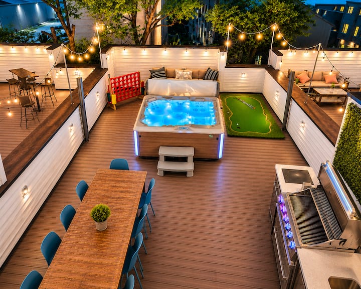 Luxe Home w/ Hot Tub, Grill & Rooftop - 11 Beds!