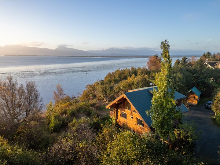 Moose Lodge | Oceanfront Glacier & Spit Views