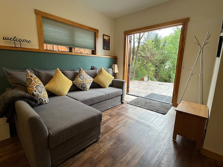 Kiwi Hideaway - Modern Apt. near Downtown GWS