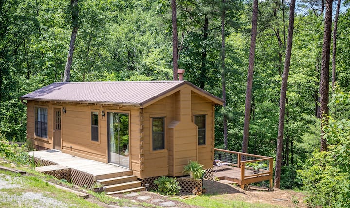 Sophie's Cabin~ A Secluded and Charming Getaway