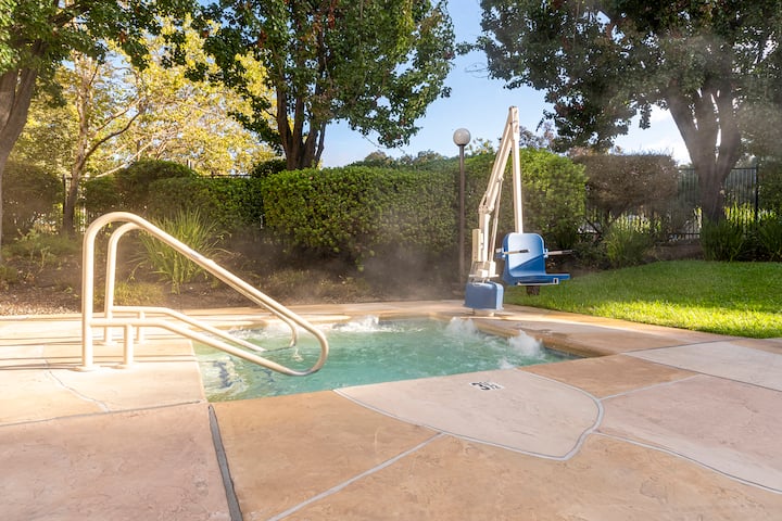 One Bedroom Cottage Along the Napa River
