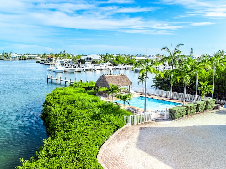 *NEW!*Life is a Marathon~VIEWS!~Pool~Dock~HotTub!
