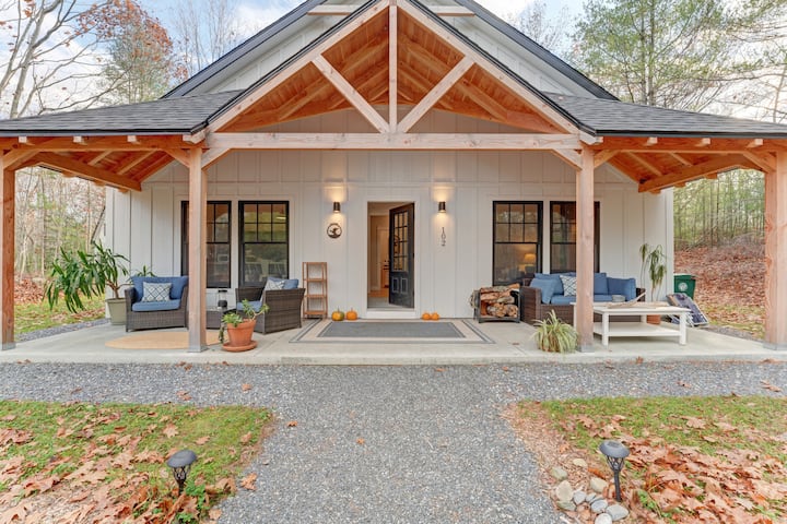 Secluded Coastal Home & Cottage 3 Minutes to Beach