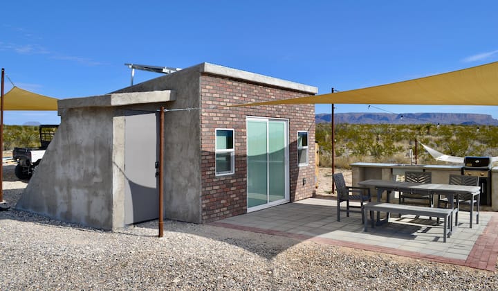 Pickleball Cabin with Outdoor Kitchen