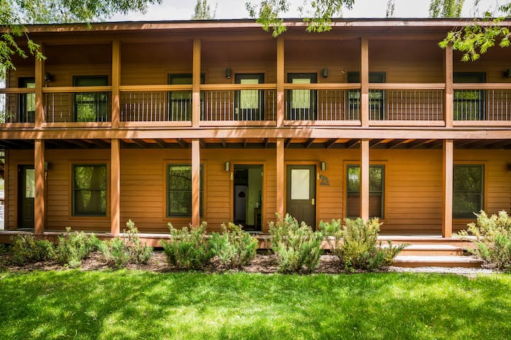 Downtown Jackson condo on Flat Creek -Hidden Gem!