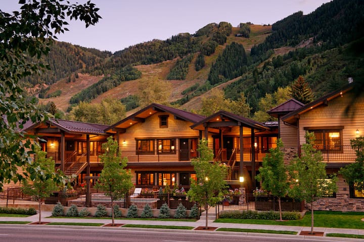 2Br/3B Sleeps 6 -Short Walk To Town, Lifts,Trails!