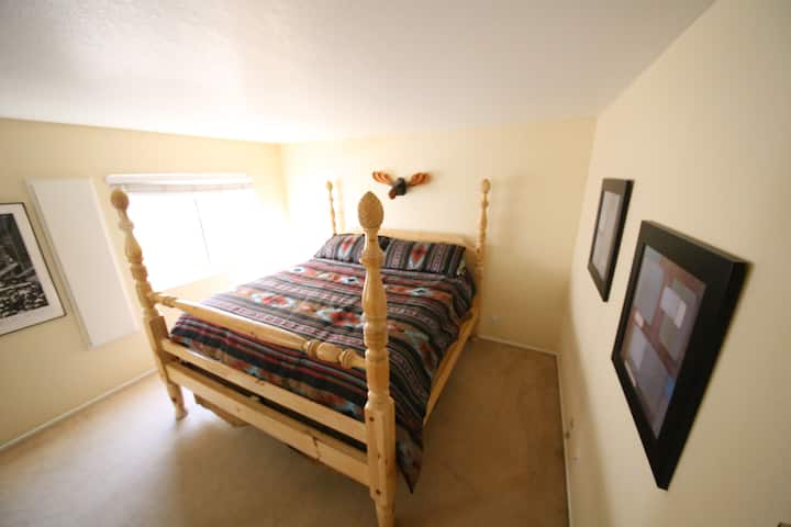Surfers Dream House (Cal-King Bed)