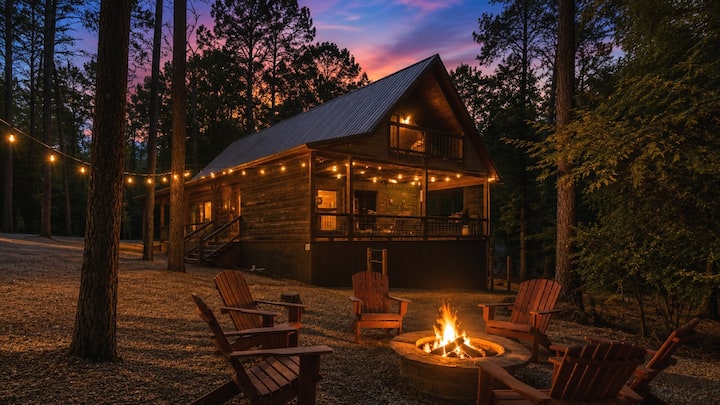 Luxury cabin with hot tub, games and fire pit