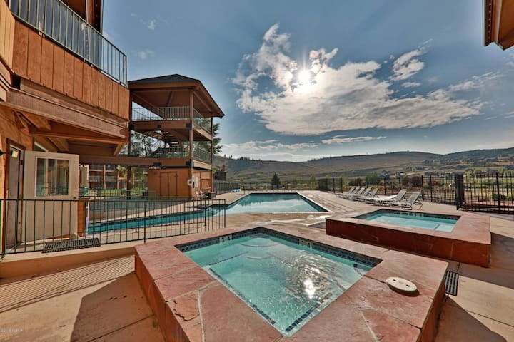 Stylish Granby Studio With a View of the Rockies