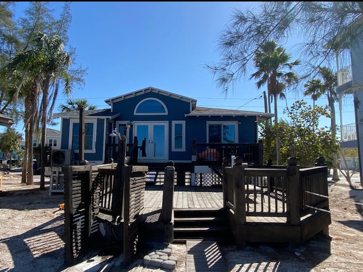 Steps to Sand • Cozy Bungalow