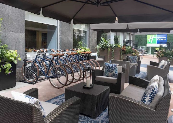 Near Madison Square Garden + Free Breakfast & Gym