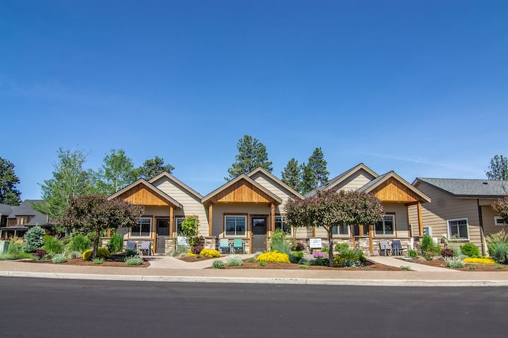 Views! 1Blk to Town, Clean+Charming,pets ok-Middle