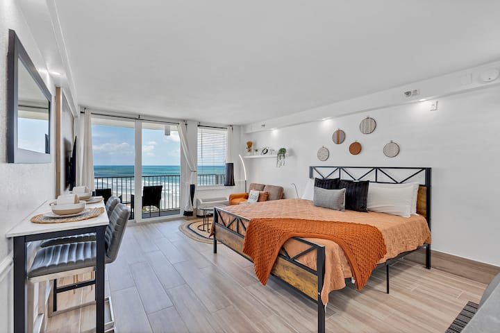 Oceanfront Studio - DaytonaBeach