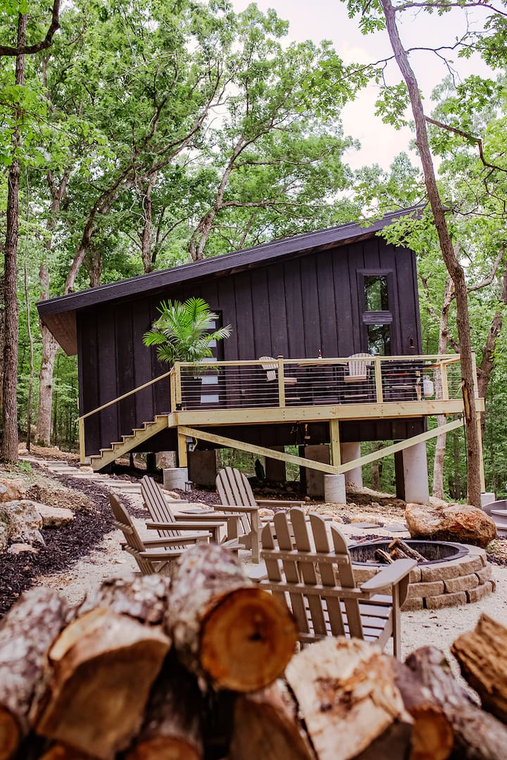 Treehouse 1- Private Hot Tub - Firepit- Pets