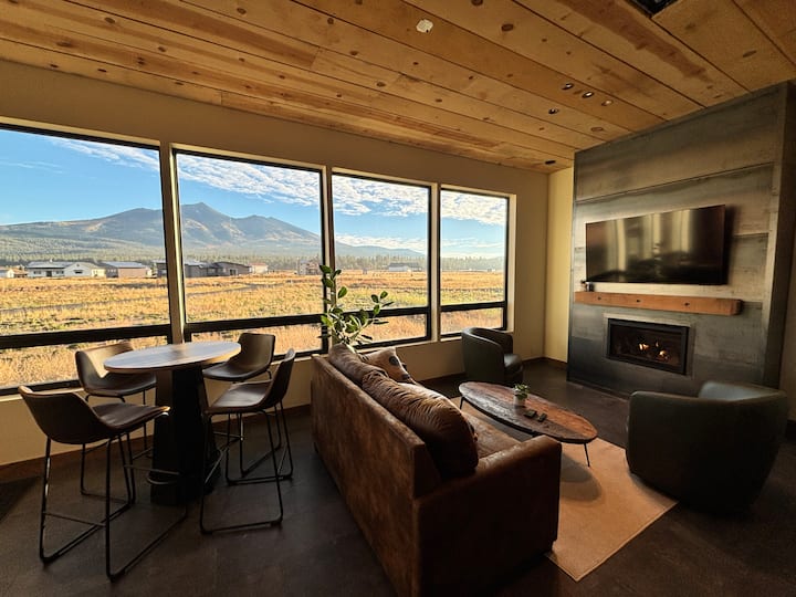 Peaks View