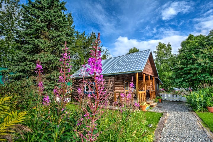 Charming historic downtown “Black John’s Cabin”